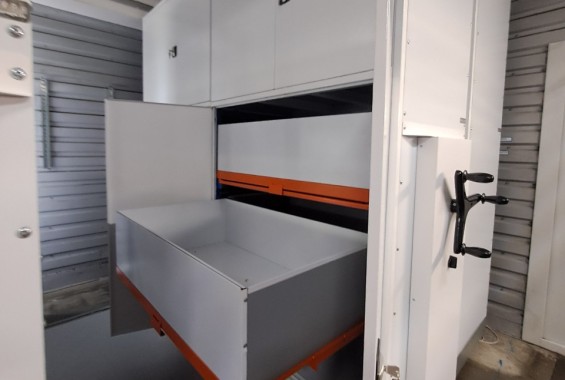 Складские стеллажи с выдвижными полками и ящиками