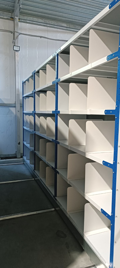 Складские стеллажи с полками